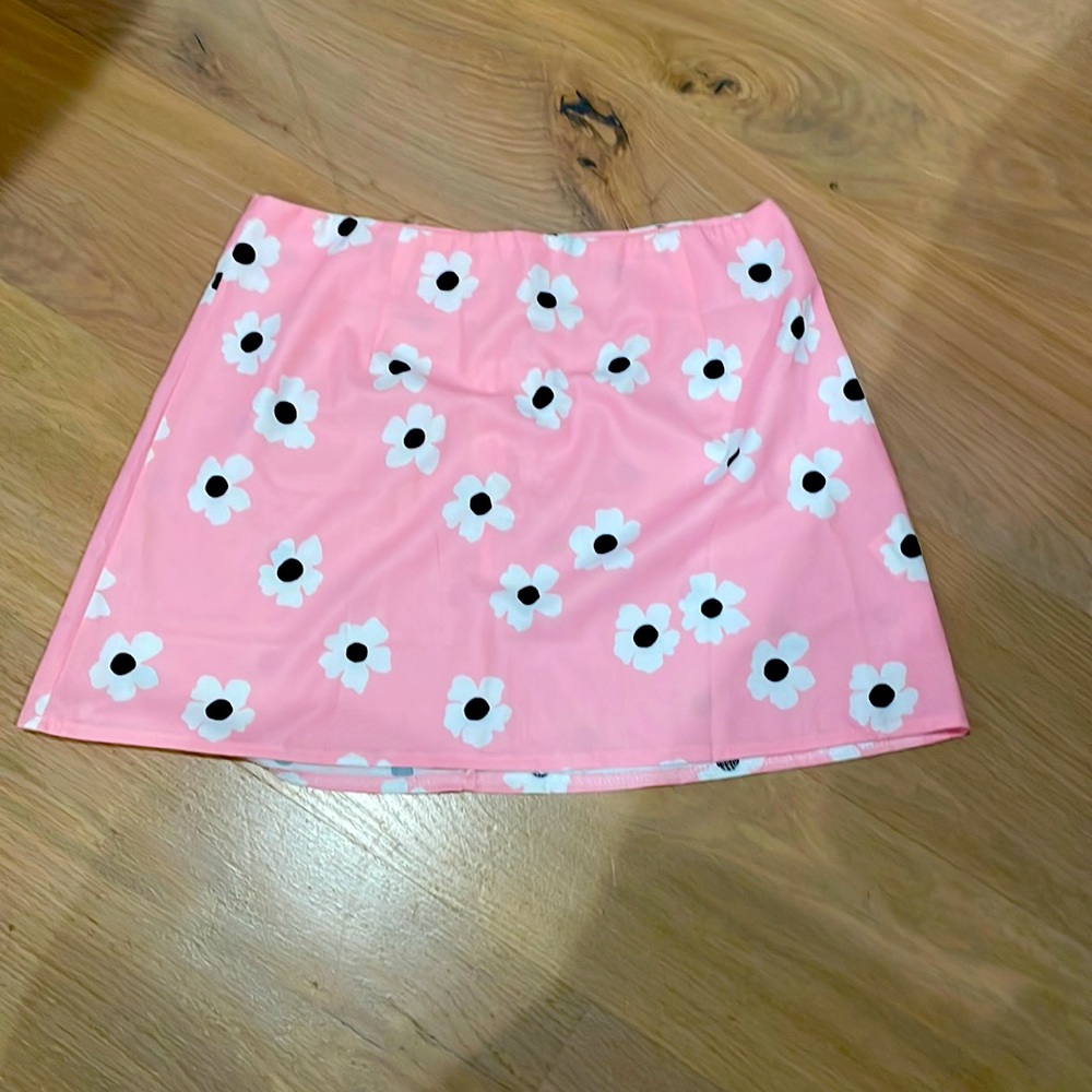 NEVER WORN princess polly floral skirt size 8
